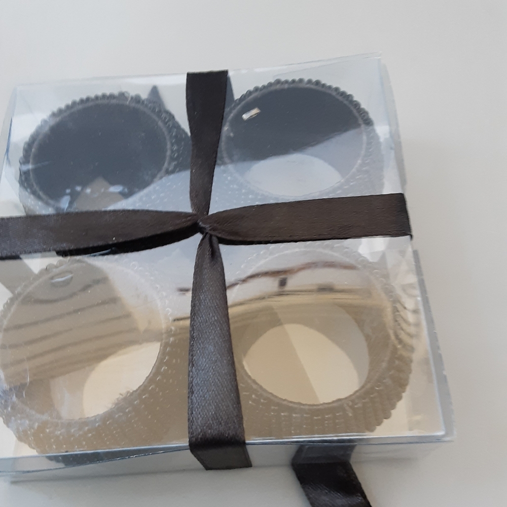 set of 4 round skull place mats and napkin holders - Picture 7 of 9